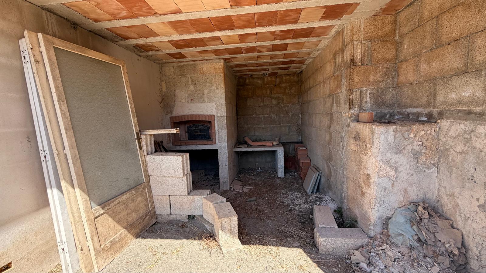 Piccola Villetta In Zona Abitata, 2 Vani e Acc, Trullo, Deposito.